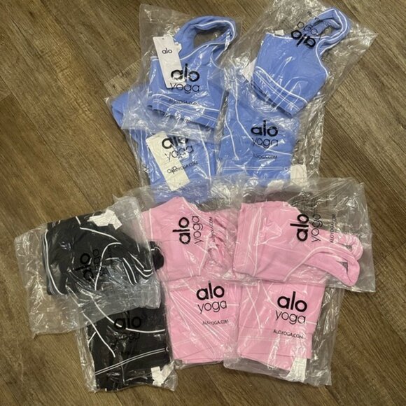 ALO Yoga Set - Picture 10 of 11